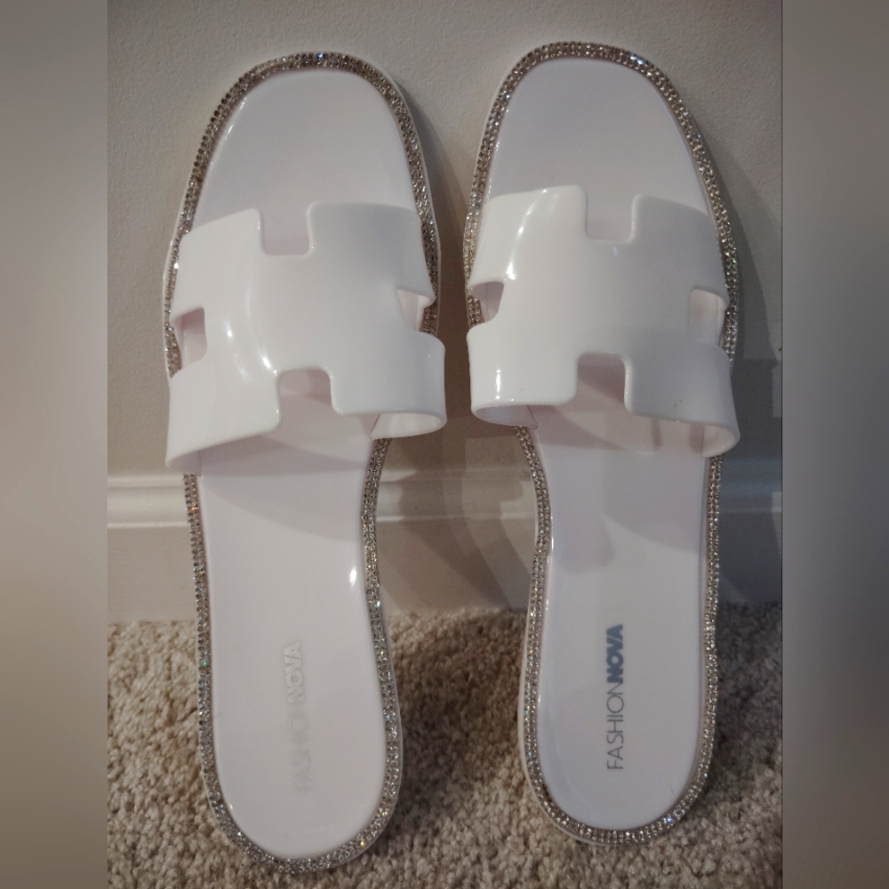 NEW FASHIONOVA JELLI SANDAL